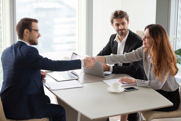 A person and person shaking hands at a table

AI-generated content may be incorrect.